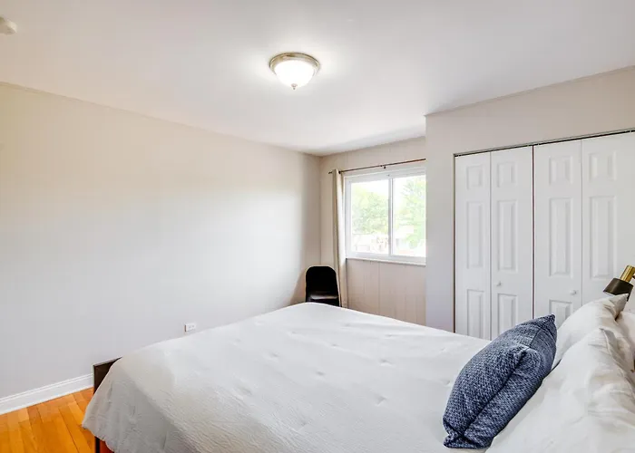 Apartment 5 Mi To Midway: Walkable *