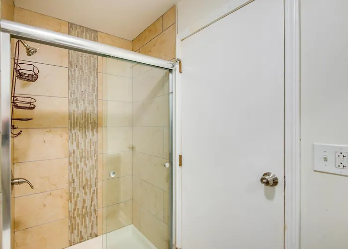 5 Mi To Midway: Walkable Apartment Chicago