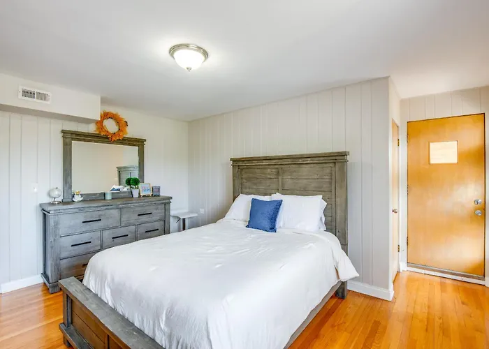 Apartment 5 Mi To Midway: Walkable Chicago