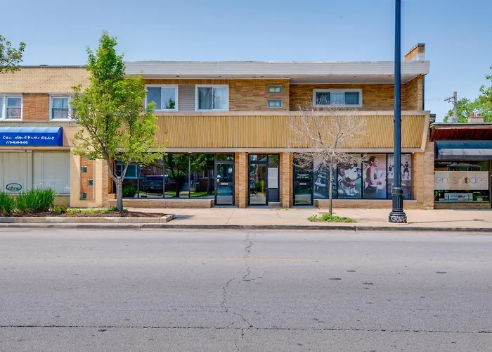 Apartment 5 Mi To Midway: Walkable *