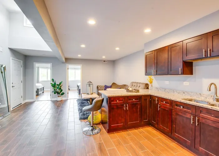 Apartment 5 Mi To Midway: Walkable Chicago