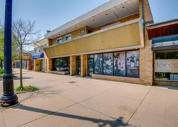 5 Mi To Midway: Walkable Apartment Chicago